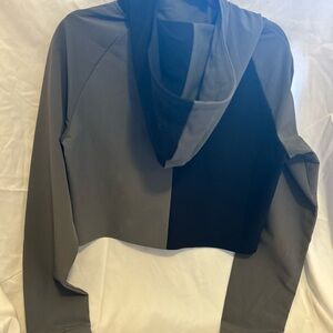 Gymshark grey and black hooded pullover cropped